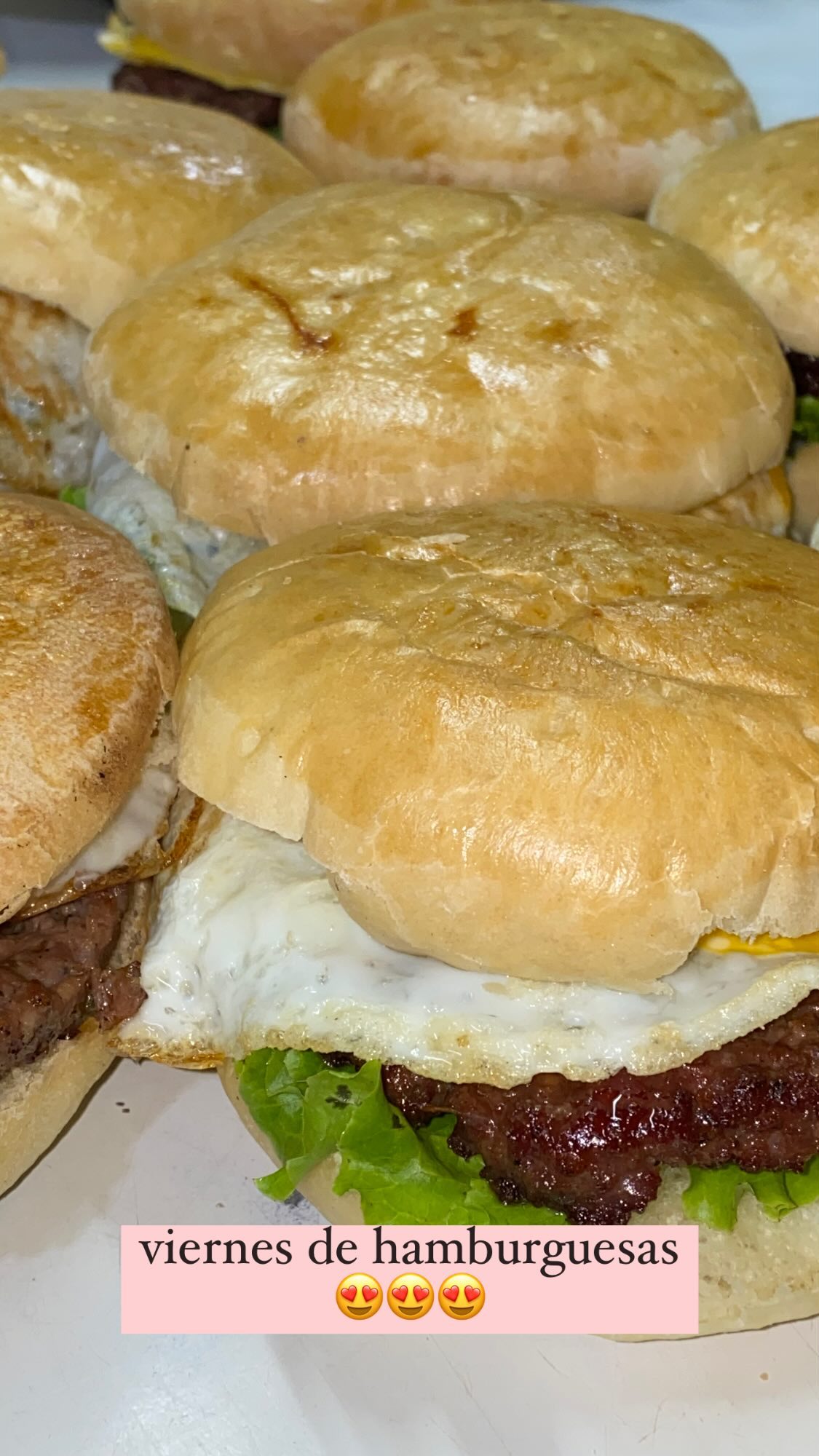 🍔 ¡Viernes de puro sabor!