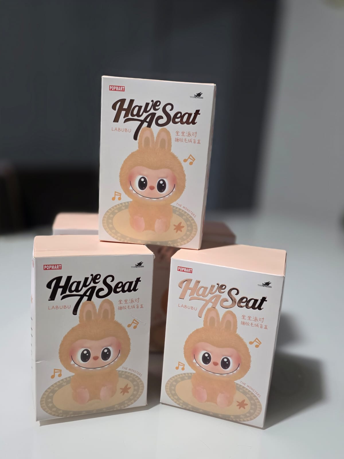 Figura Coleccionable Pop Mart – Have a Seat (Labubu)
