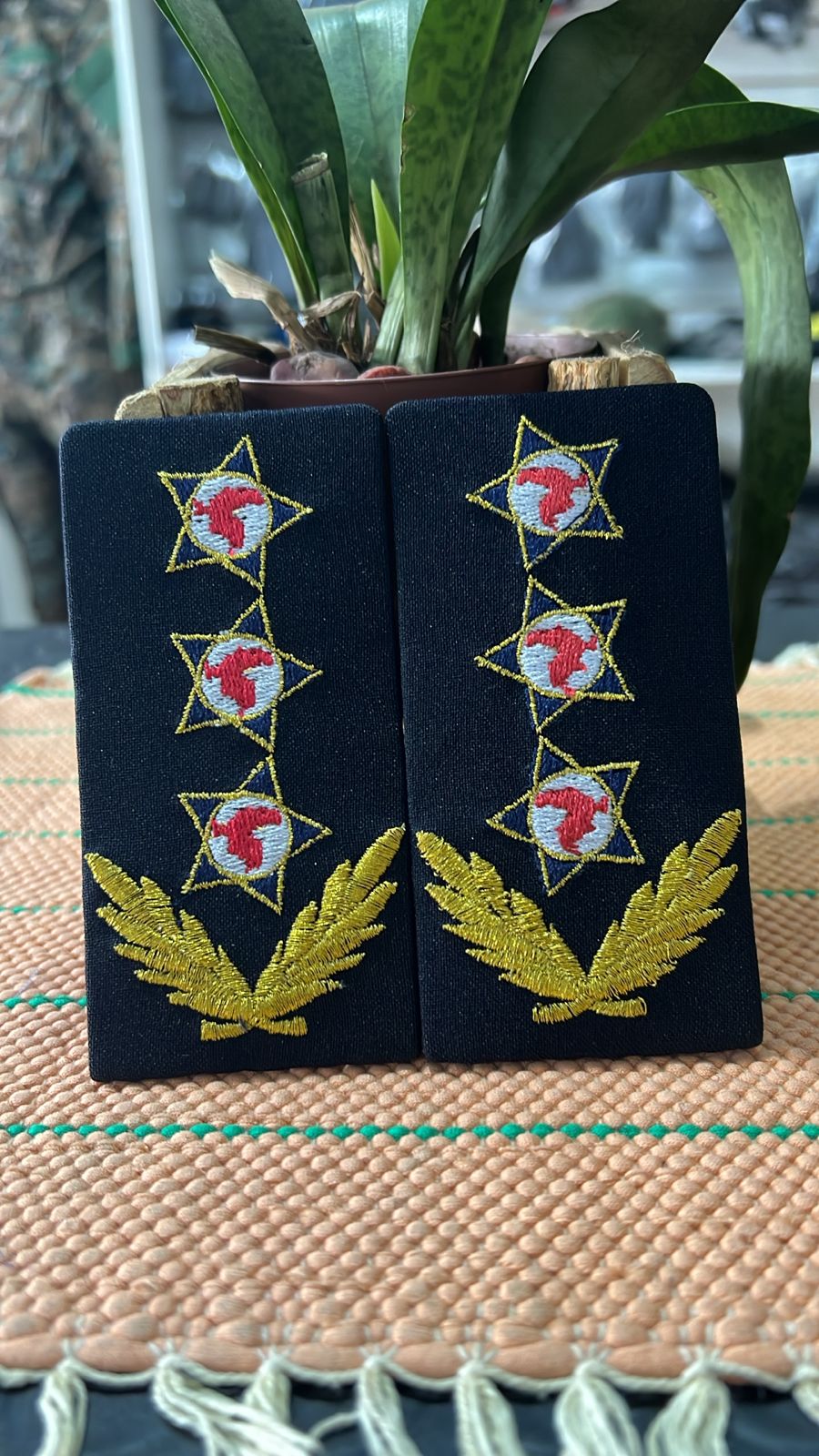 Hombreras Militares con Insignia de Alto Rango