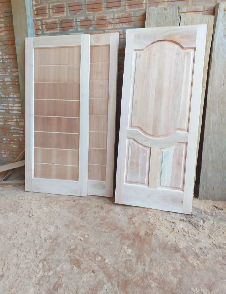 PUERTA TABLERO DE CEDRO