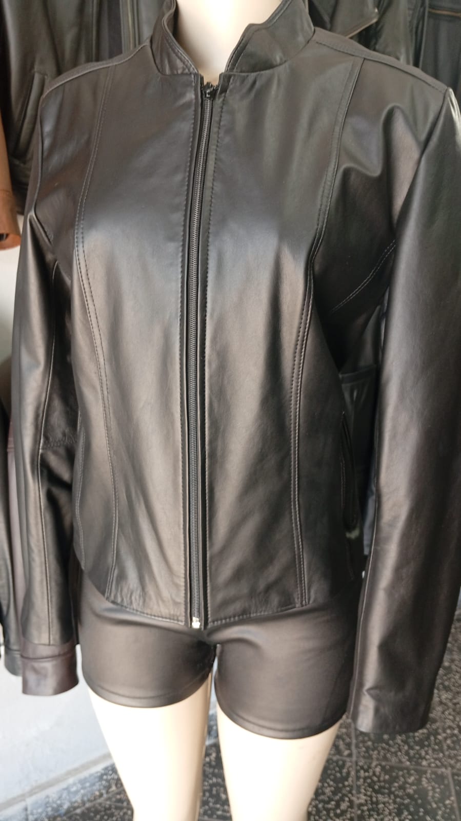 🖤 Campera de Cuero Dama – Estilo Clásico y Elegante
