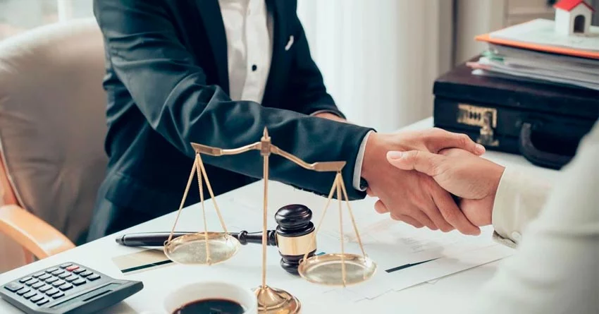 LEGALES A DERECHO CIVIL, COMERCIAL Y SOCIETARIO