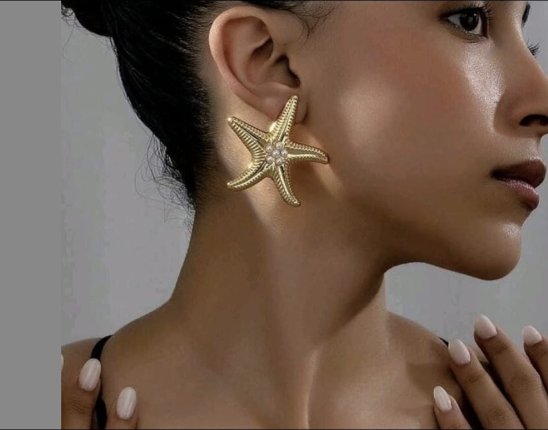 Pendientes de estrella de mar dorado.