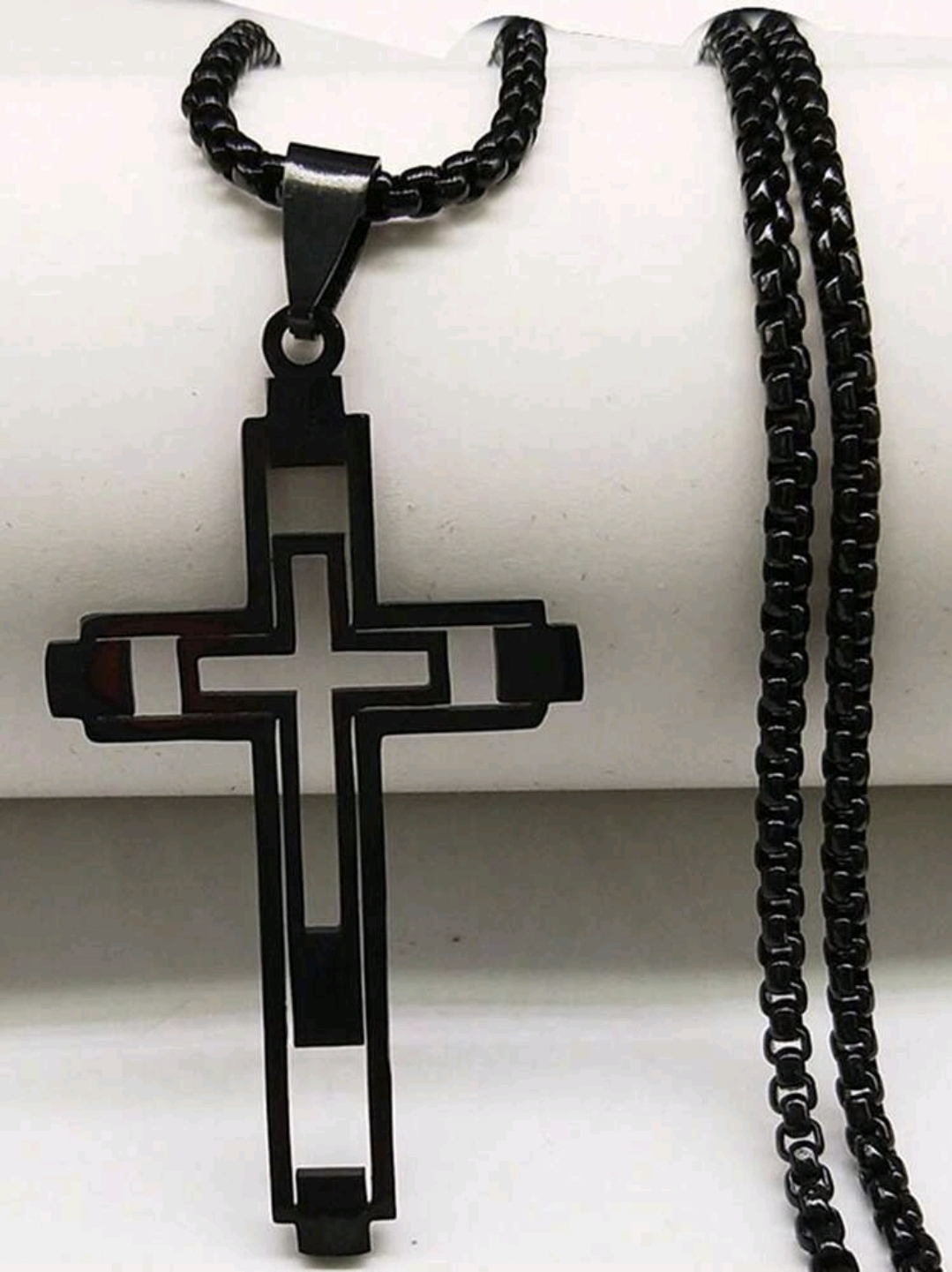 Cadena + dije en negro.