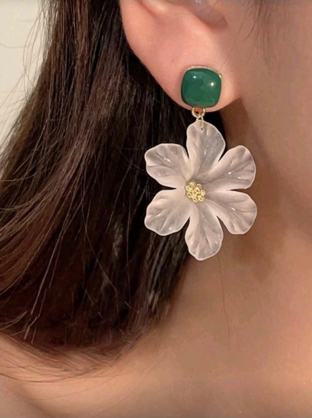ARETES Y COLGANTES VARIOS