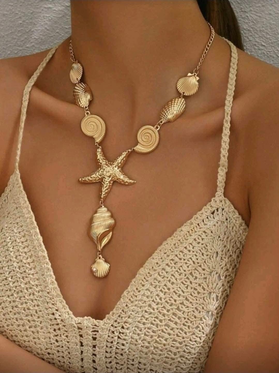 Collar con diseño de tema oceánico.