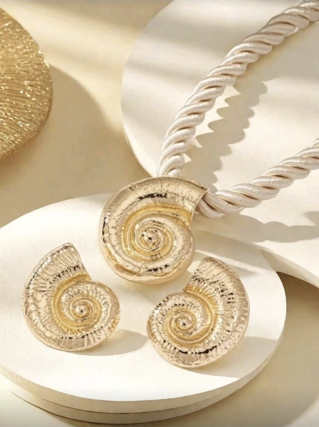 Conjunto, collar y aretes para la playa.