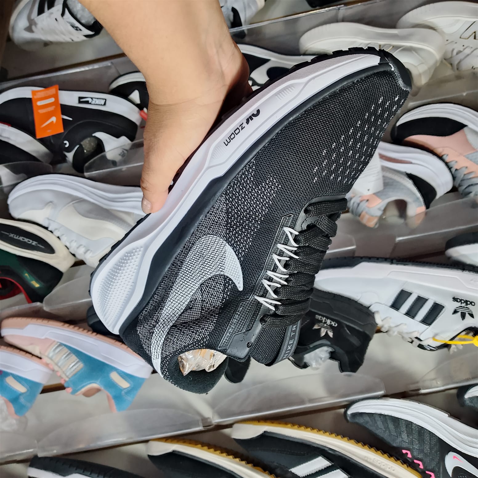 Champions, femenino y masculino, diferente talles y marcas con precios accesibles.