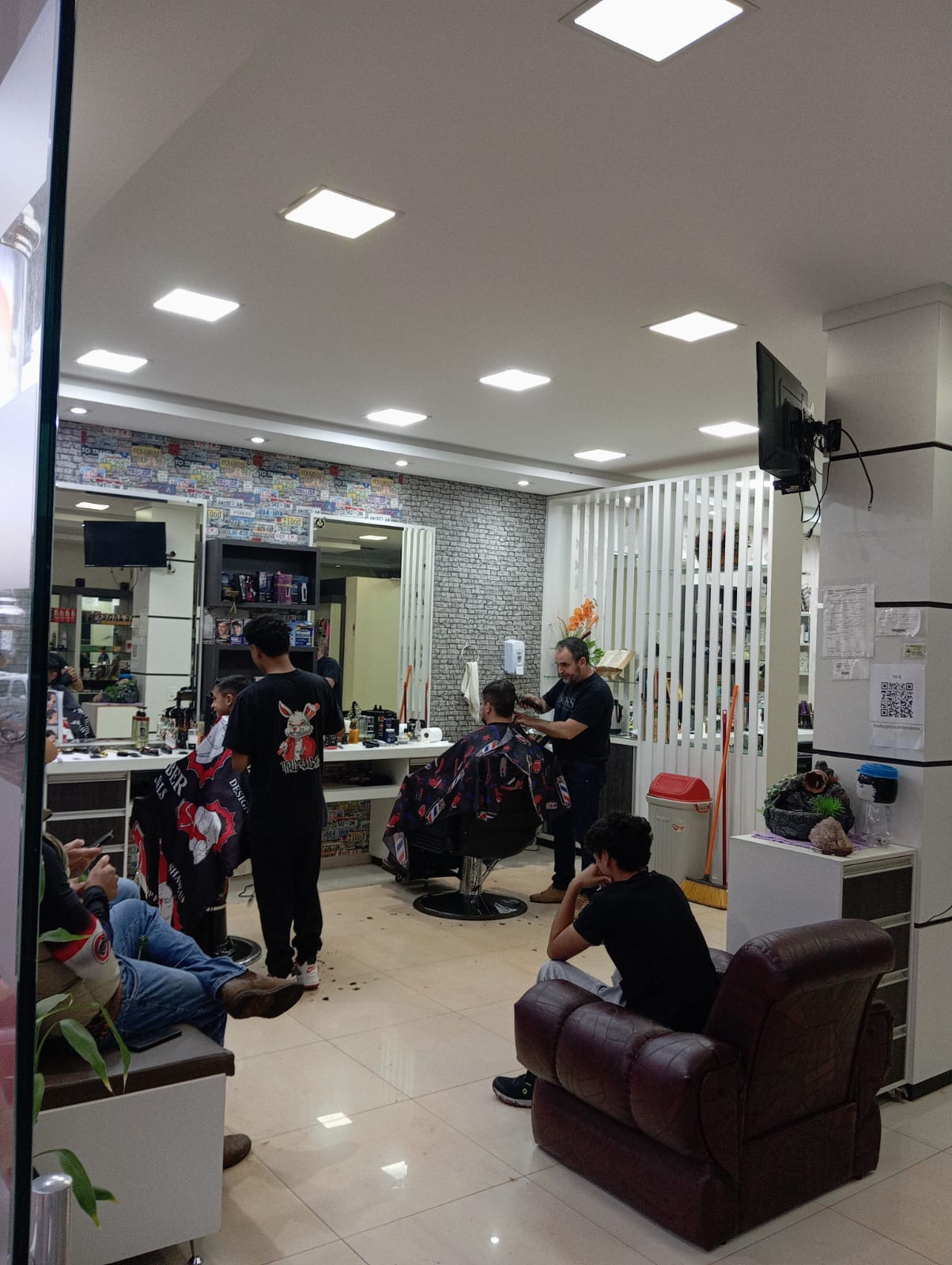 ✂️ PELUQUERÍA VALMOR – ESTILO Y PRECISIÓN EN CADA CORTE