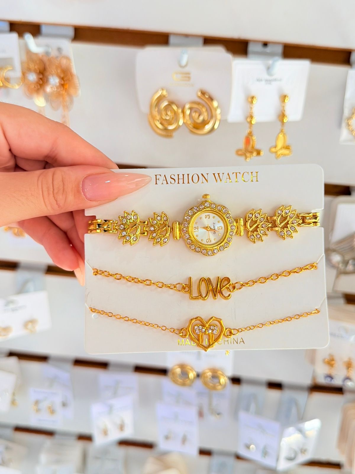 Reloj + 2 pulseras✨