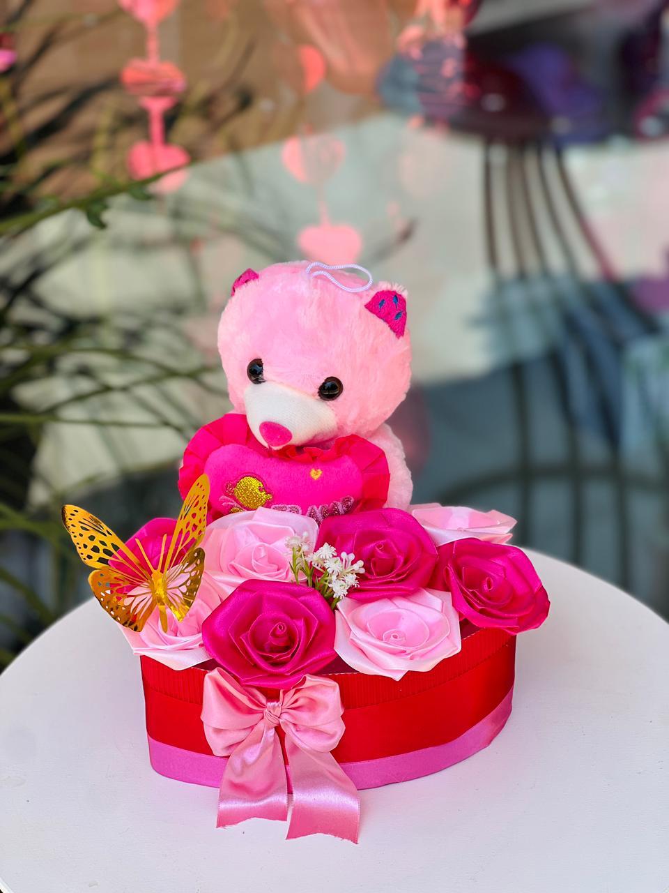 Box Corazón Love – Peluche + Rosas + Regalo Romántico 💖🌹